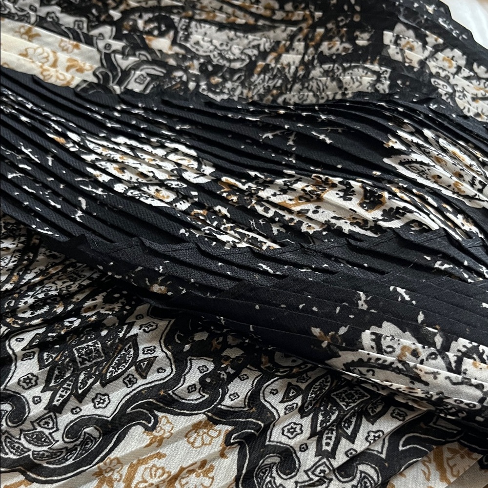 J. Jill Black and tan scarf. - Picture 4 of 4